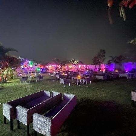 The Black Leaf Rāipur Exterior foto