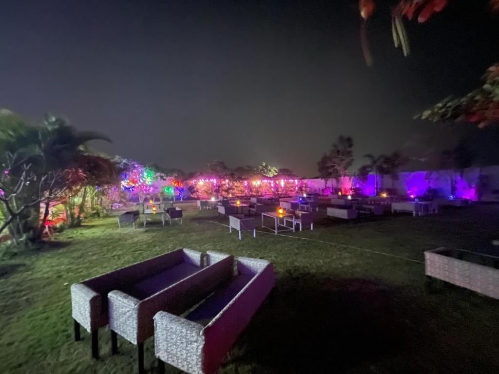The Black Leaf Rāipur Exterior foto